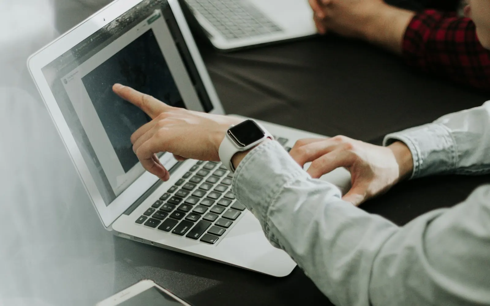 IT consultant walking a client through a system on a laptop